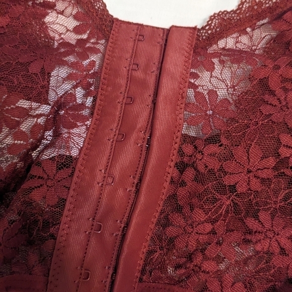 New with tags lacy long sleeved bustier type top size small - Picture 7 of 8